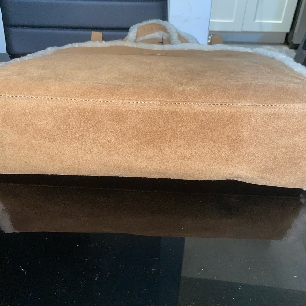 Ugg X Telfar Medium Chestnut Bag - Picture 4 of 8